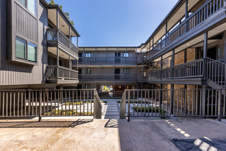 Red River Apartments in Austin, TX - Foto de edificio - Building Photo