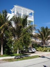 327 Franklin St in Hollywood, FL - Building Photo - Building Photo