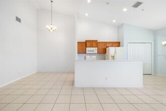 905 Fairwaycove Ln, Unit 203 in Bradenton, FL - Building Photo - Building Photo