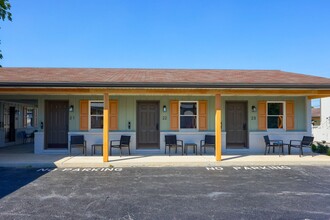 Akron Extended Stay Suites in Akron, PA - Foto de edificio - Building Photo