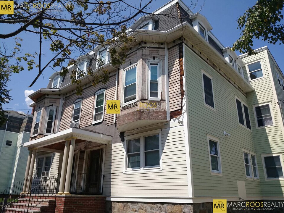 77 Easton St in Boston, MA - Foto de edificio