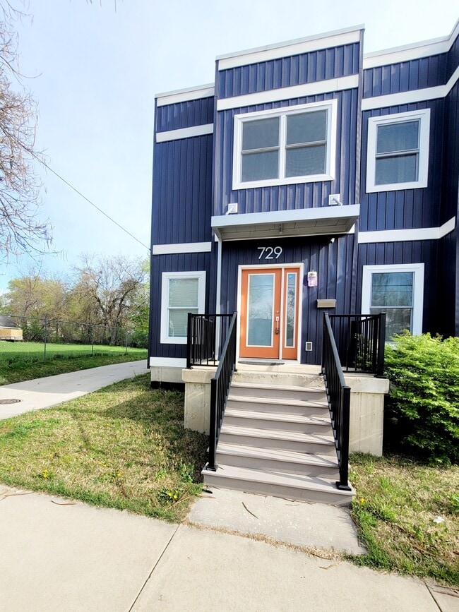 729 Bates St SE in Grand Rapids, MI - Building Photo - Building Photo