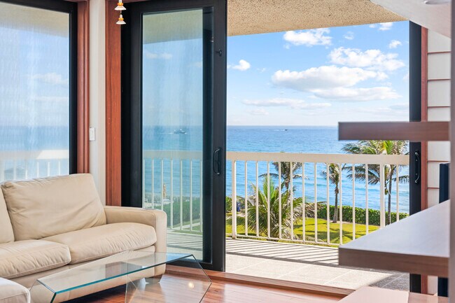 3250 S Ocean Blvd in Palm Beach, FL - Building Photo - Building Photo
