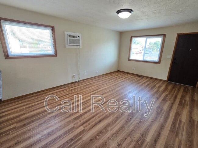 property at 5227 N Crestline St