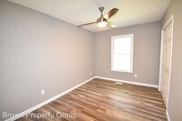 867 Fredonia Dr photo'