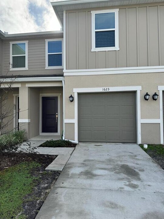 1623 Mirabella Cir in Davenport, FL - Building Photo