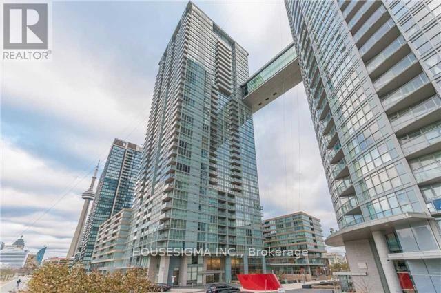 15 Iceboat Terr in Toronto, ON - Building Photo