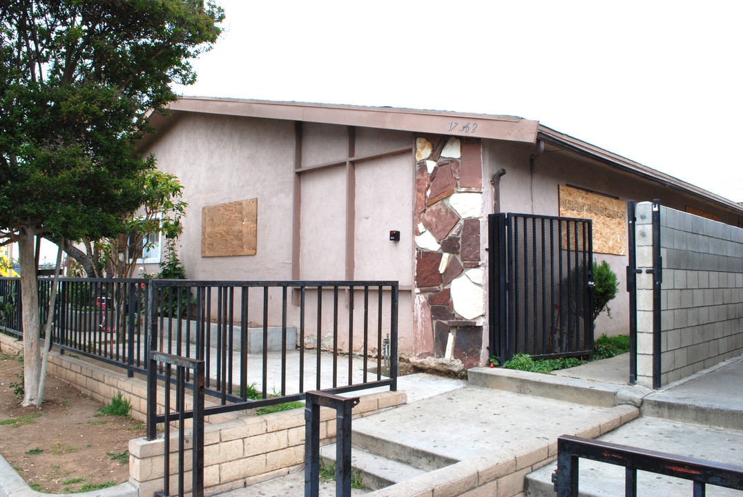 Oakview III in Huntington Beach, CA - Foto de edificio