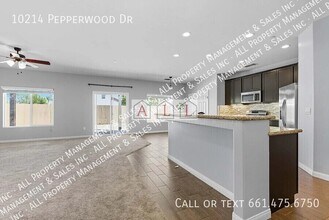 10214 Pepperwood Dr in Bakersfield, CA - Building Photo - Building Photo