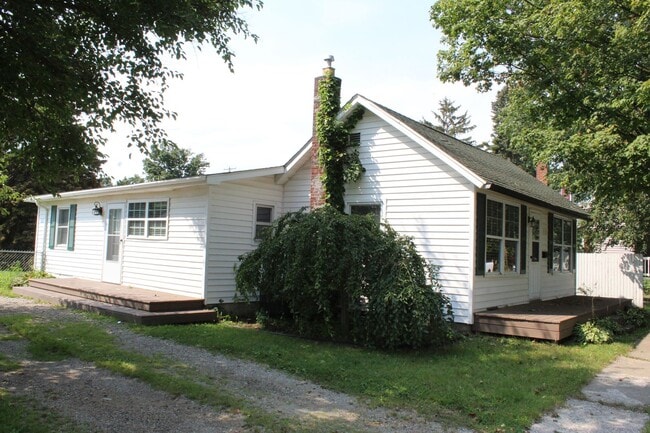 8059 Maple St in Swartz Creek, MI - Building Photo - Building Photo