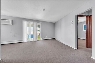18809 Bella Dr in Cleveland, OH - Building Photo - Building Photo