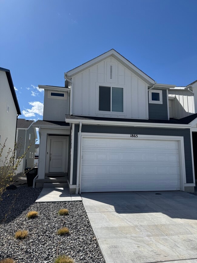 property at 1865 N Blue Iris Ave