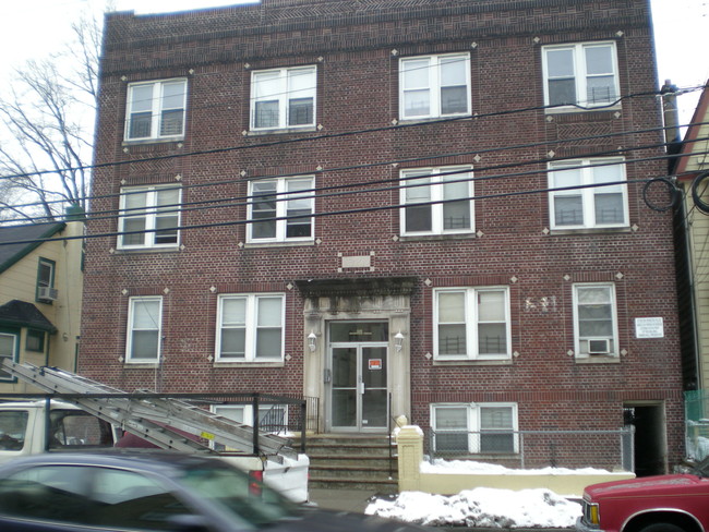 493-495 Stuyvesant Ave in Irvington, NJ - Building Photo - Building Photo