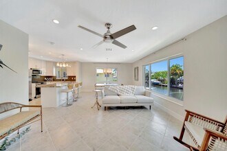 2811 NE 51st St, Unit 16 in Fort Lauderdale, FL - Building Photo - Building Photo