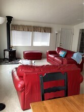 365 SW Pacific View St in Waldport, OR - Building Photo - Building Photo