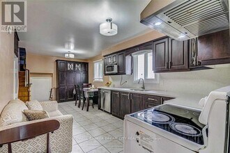 338 Royal Salisbury Way in Brampton, ON - Building Photo - Building Photo