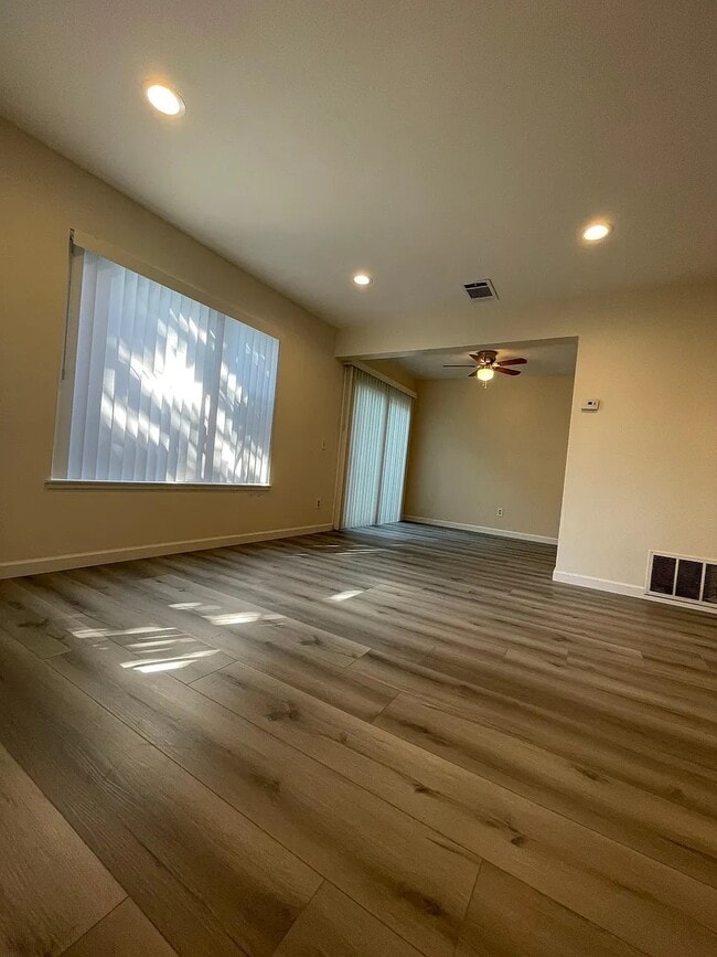 833 E Lugonia Ave in Redlands, CA - Foto de edificio - Building Photo
