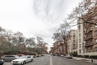 2320 Bronx Park E in Bronx, NY - Building Photo - Building Photo