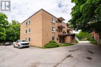 52 Hiawatha St in St Thomas, ON - Building Photo - Building Photo