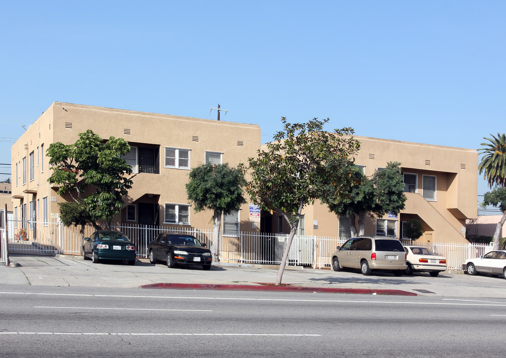 5871 Crenshaw Blvd in Los Angeles, CA - Building Photo