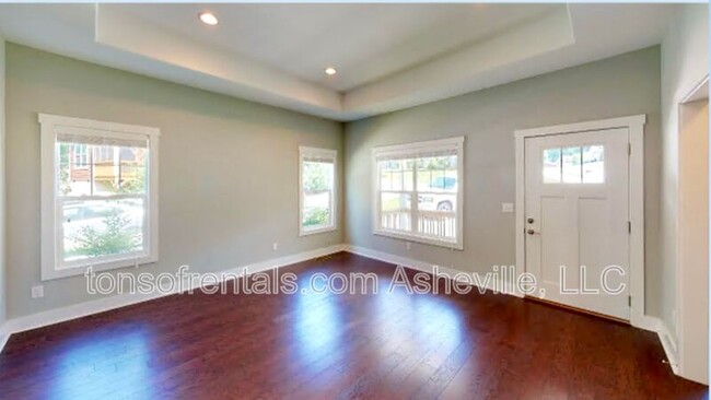 8 Loblolly Ln in Asheville, NC - Building Photo - Building Photo