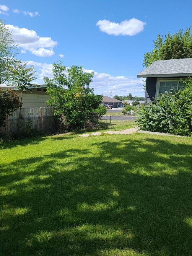1223 Ashley Way in Moses Lake, WA - Building Photo - Building Photo