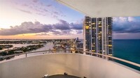 6301 Collins Ave, Unit PH7 in Miami Beach, FL - Building Photo - Building Photo