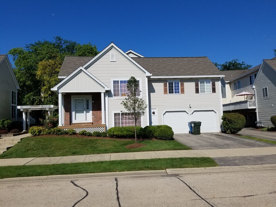 6302 Nugget Cir in Hanover Park, IL - Building Photo