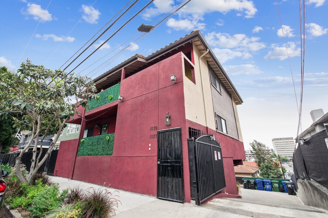 1079 Laguna Ave in Los Angeles, CA - Building Photo