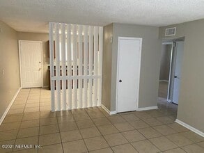 5136 Westchase Ct in Jacksonville, FL - Foto de edificio - Building Photo