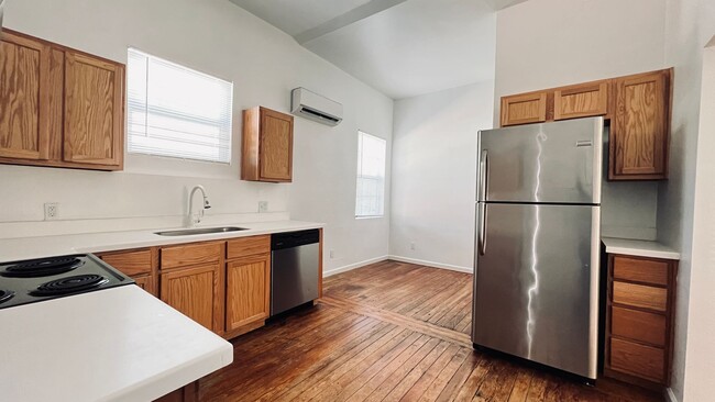 1113 E 2nd St in Austin, TX - Building Photo - Building Photo