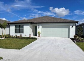 10861 Firebush Cir in North Fort Myers, FL - Building Photo