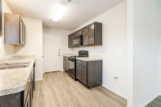 2720 Atlas Dr in Conroe, TX - Building Photo - Building Photo