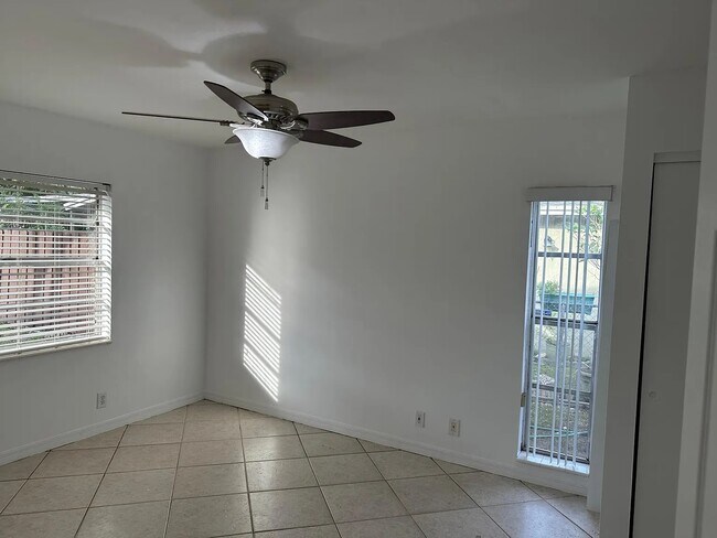 11510 SW 112th Ave in Miami, FL - Building Photo - Building Photo