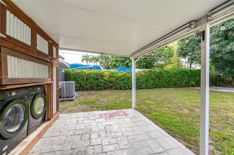 220 E 62nd St in Hialeah, FL - Building Photo - Building Photo