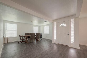 2100 W Main St in Baytown, TX - Building Photo - Building Photo