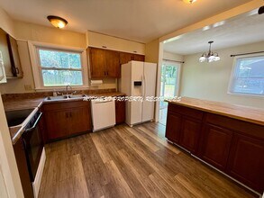 604 NW Falk Dr in Lee's Summit, MO - Building Photo - Building Photo