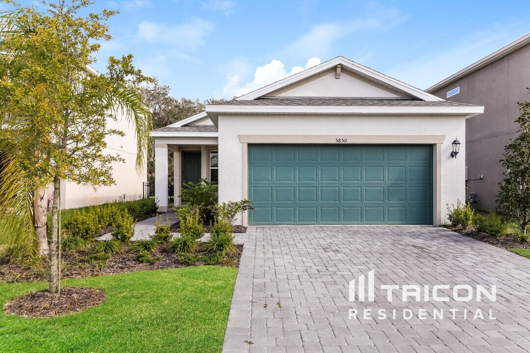 5850 Bungalow Grove Ct in Palmetto, FL - Building Photo