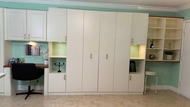235 Seaview Ct in Marco Island, FL - Building Photo - Building Photo