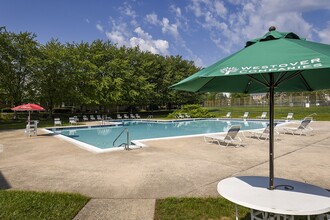 Westover Village Apartments in Norristown, PA - Foto de edificio - Building Photo