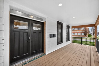 305 W Exchange St in Sycamore, IL - Building Photo - Building Photo