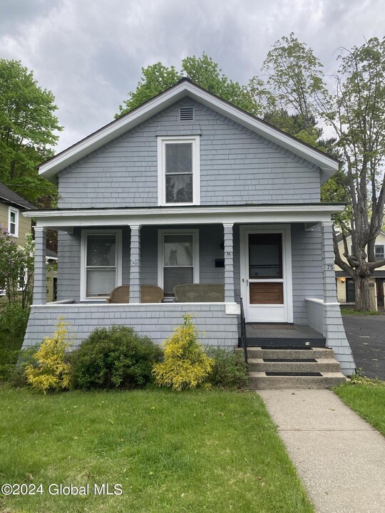 75 Regent St in Saratoga Springs, NY - Building Photo