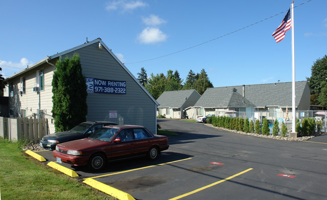 The Versailles Apartments in Salem, OR - Building Photo - Building Photo