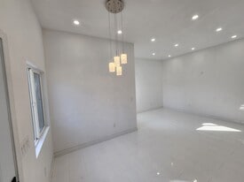 10343 Penrose St in Sun Valley, CA - Building Photo