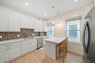 108 Trowbridge St, Unit 1 in Cambridge, MA - Building Photo
