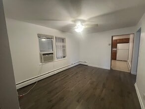 912 W Greenwood Ave in Waukegan, IL - Building Photo - Building Photo