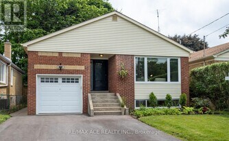 47 Montvale Dr in Toronto, ON - Building Photo