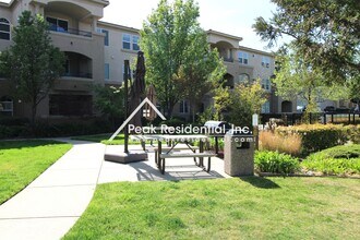 300 Moon Cir in Folsom, CA - Building Photo - Building Photo