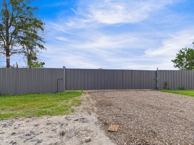 property at 12418 N Lake Houston Pkwy