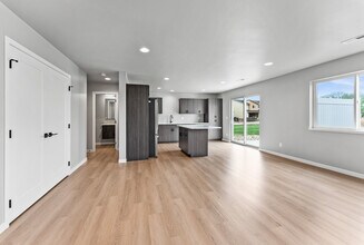 1427 Thatcher Cir in Harrisburg, SD - Building Photo - Building Photo